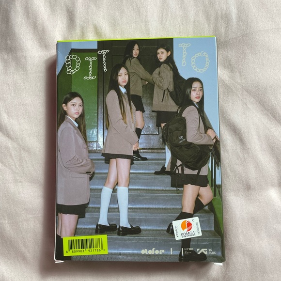 NewJeans “OMG” Ditto Signed Album - Picture 2 of 4